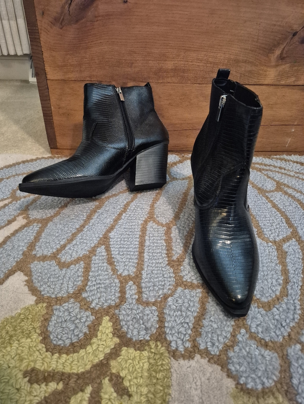 The Drop Women's Black Textured Pointed-Toe Ankle Boots Size 8.5